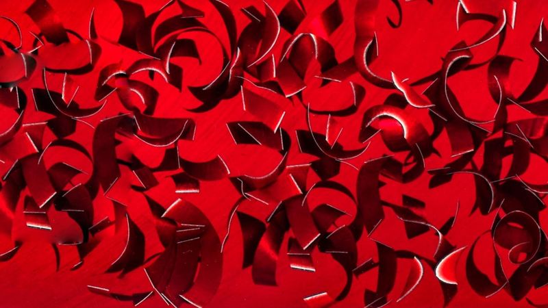 Spark- coloured aluminium and epoxy chips, photo/thermochromic and phosphorescent