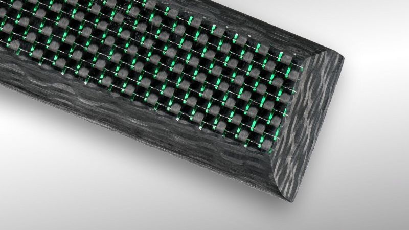 Fibra de carbono tejida y coloreada en la superficie - para la corteza