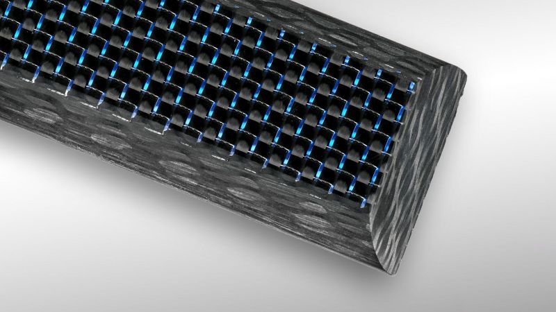 Kohlefaser gewebt und auf der Oberfläche gefärbt – für Besteck