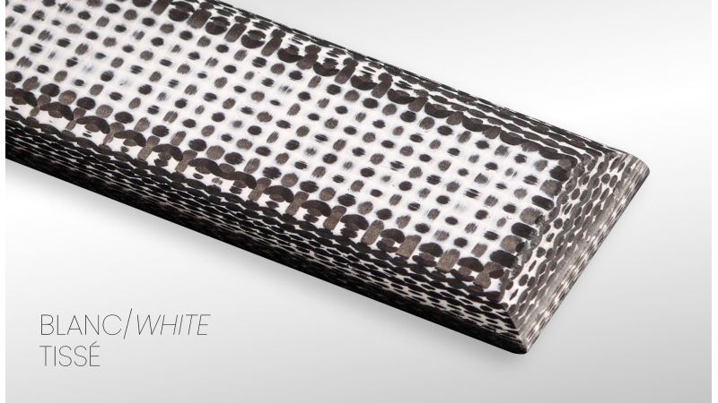 Black and coloured woven carbon fiber - classic: resistant and lightweight