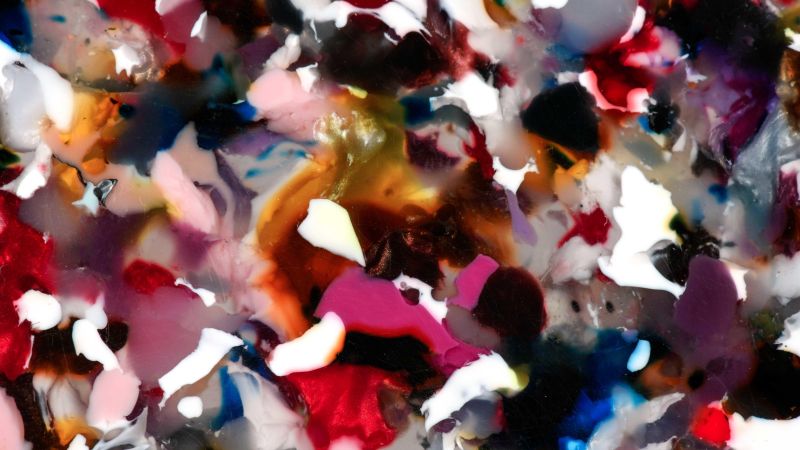 Bouteilles recyclées explosion de couleur – matériaux pour couteaux.