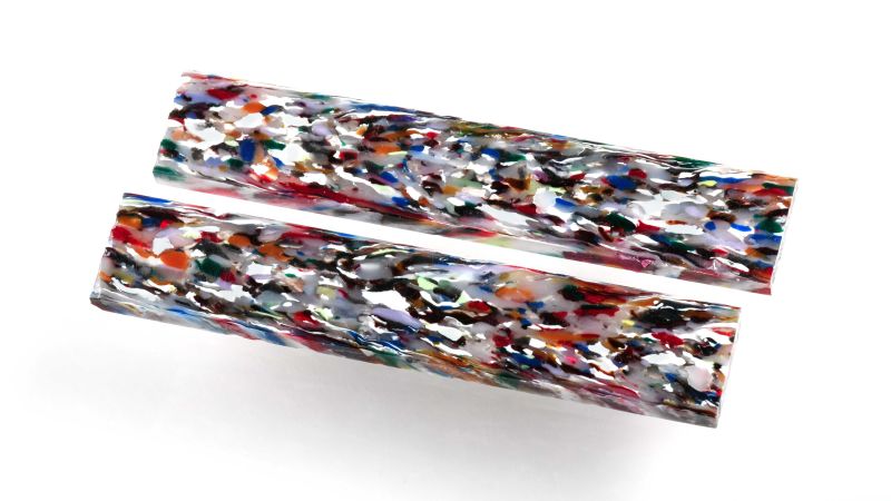 Bouteilles recyclées explosion de couleur – matériaux pour couteaux.