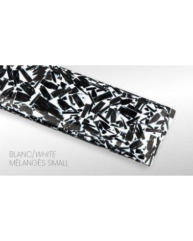 Carbones mélangés - Petit fragment de carbone et résine époxy