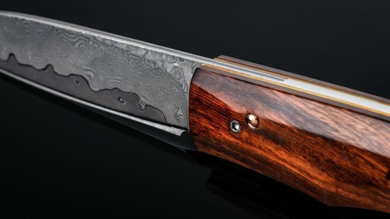 Arizona ironwood handle: a high-quality natural material for knife making