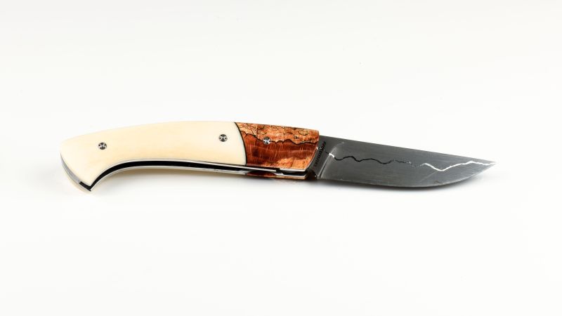 Flat White Camel Bone Handle India: (Plates x2) - A Durable, Comfortable, and Customizable Material